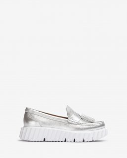 Unisa Mujer Mocasín con suela track y borlas - Plata