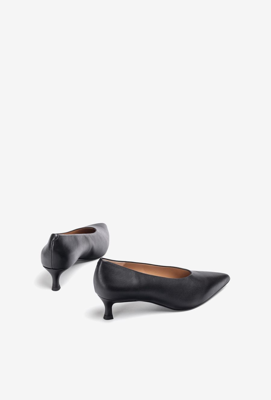 Unisa Mujer Salón de punta fina y escote cerrado - Negro