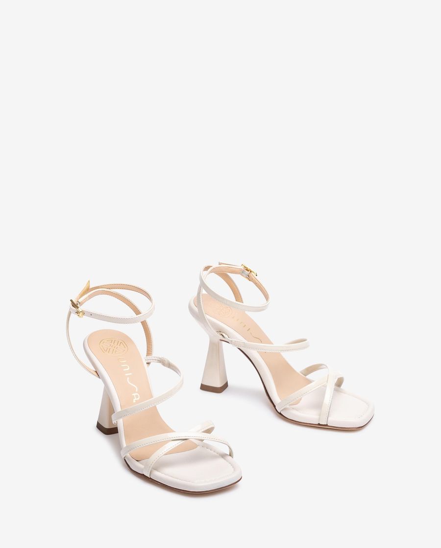Unisa Mujer Sandalia multi tiras en charol - Blanco