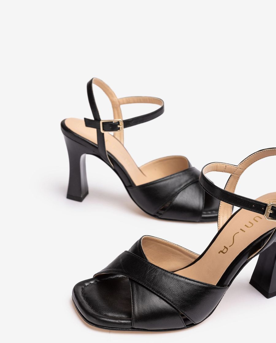 Unisa Mujer Sandalia de tiras cruzadas - Negro