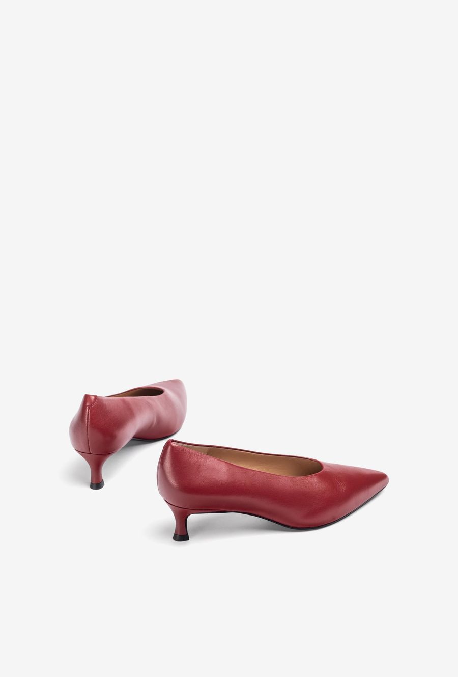 Unisa Mujer Salón de punta fina y escote cerrado - Rojo