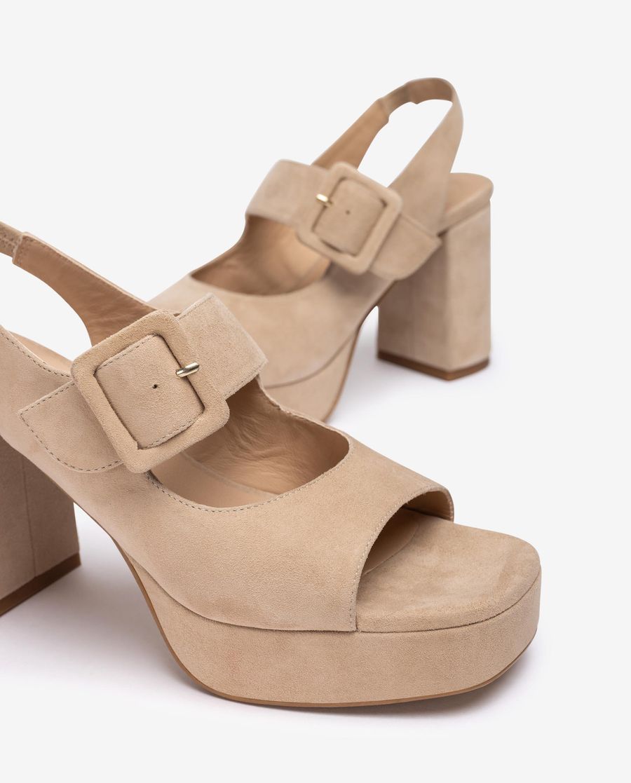 Unisa Mujer Sandalia con hebilla al tono - Beige