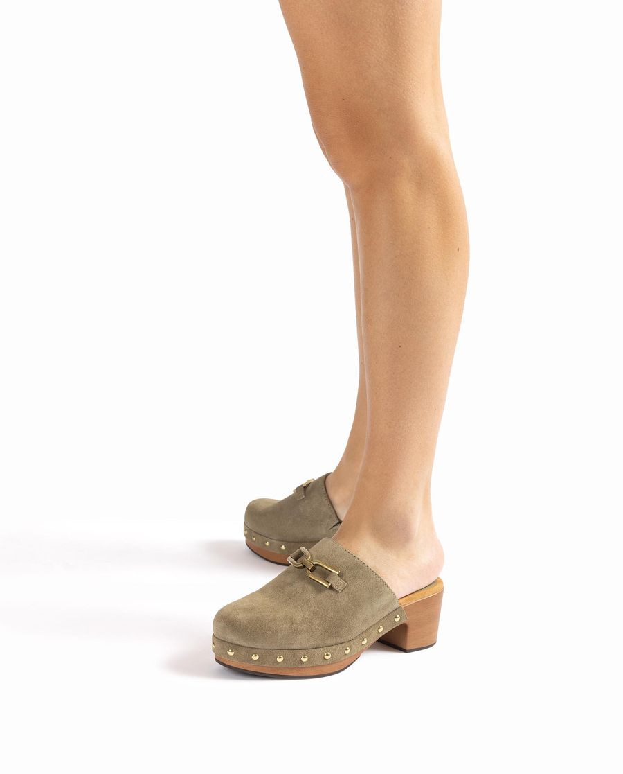 Unisa Mujer Zueco con hebilla y tachuelas - Verde