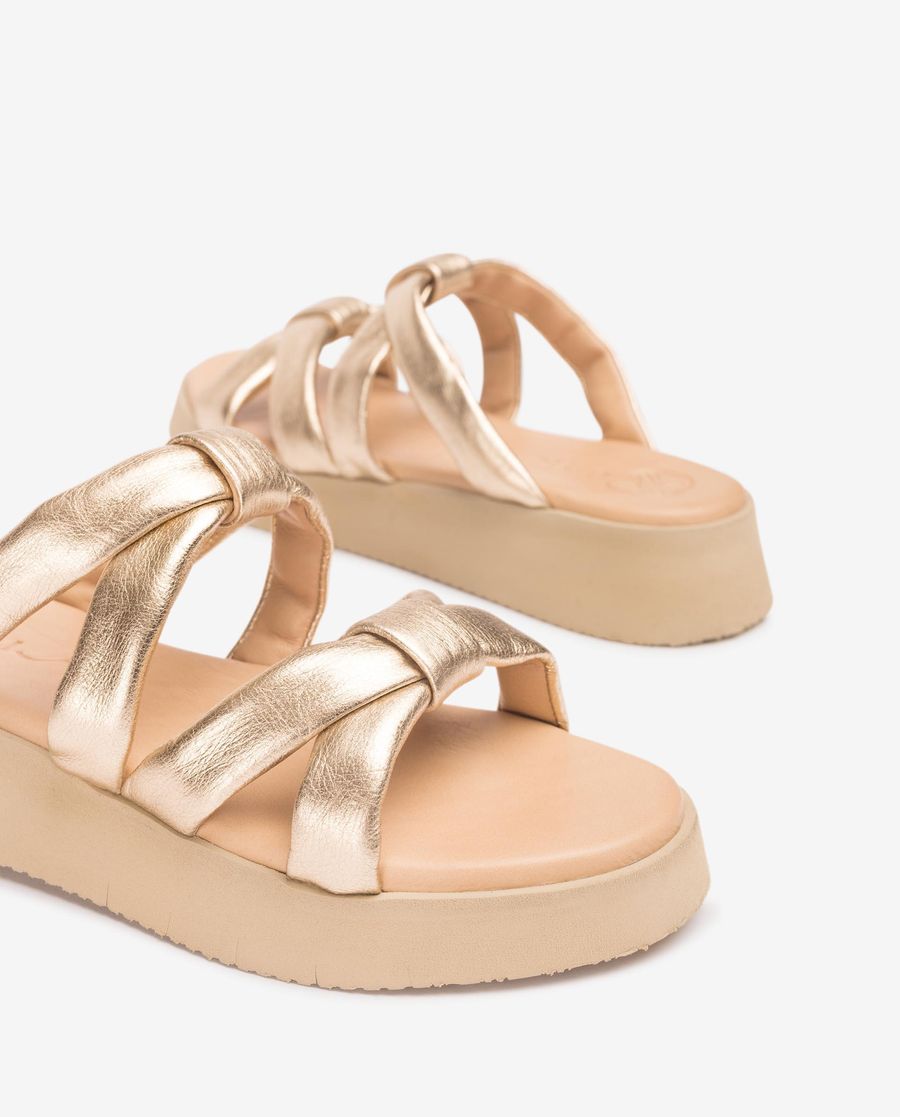 Unisa Mujer Sandalia con tiras acolchadas - Oro