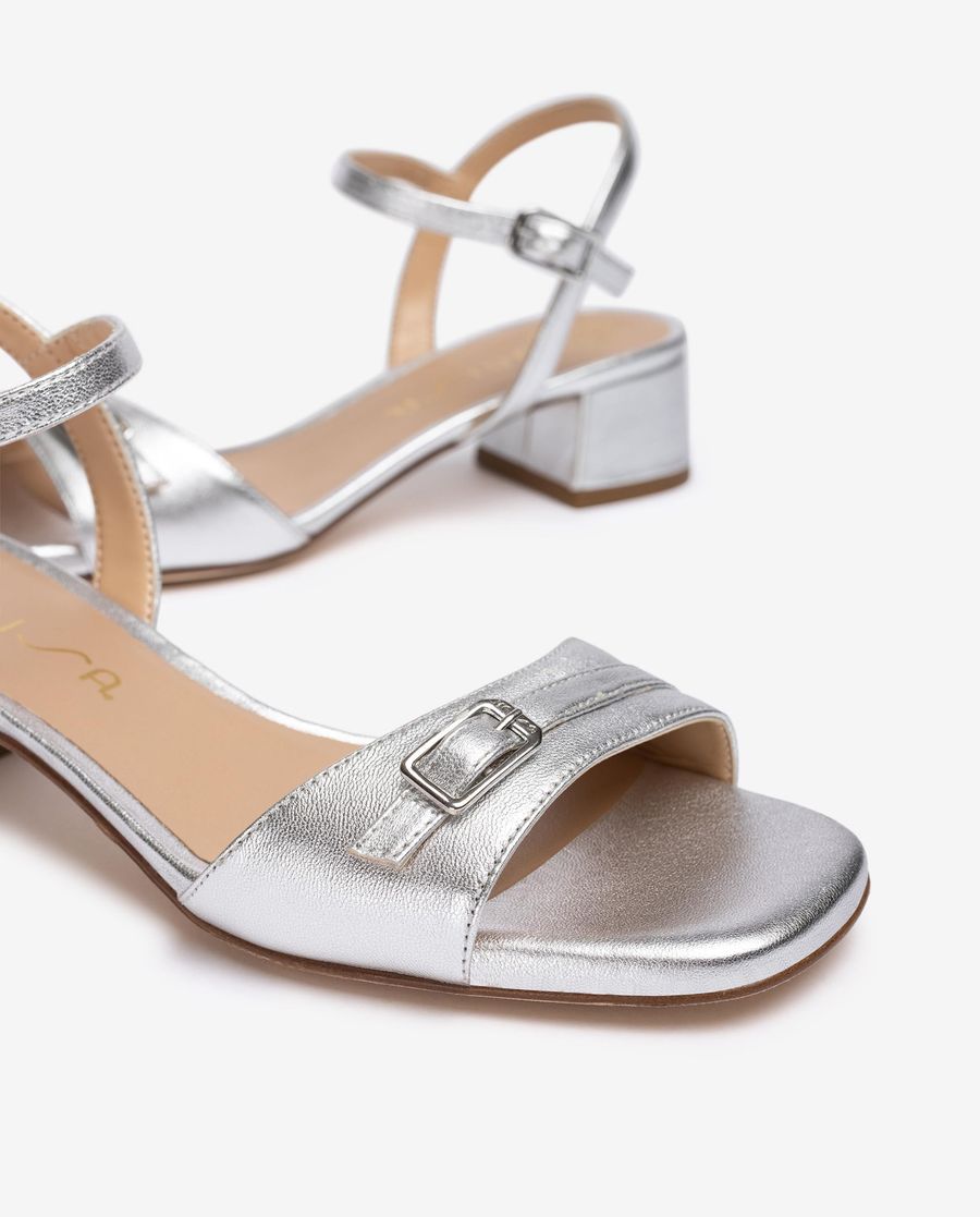 Unisa Mujer Sandalia con adorno de hebilla - Plata
