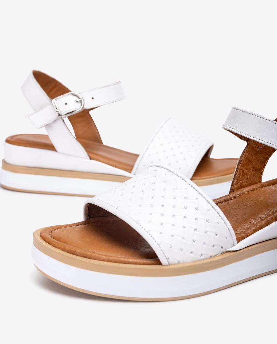 Unisa Mujer Sandalia con picados - Blanco