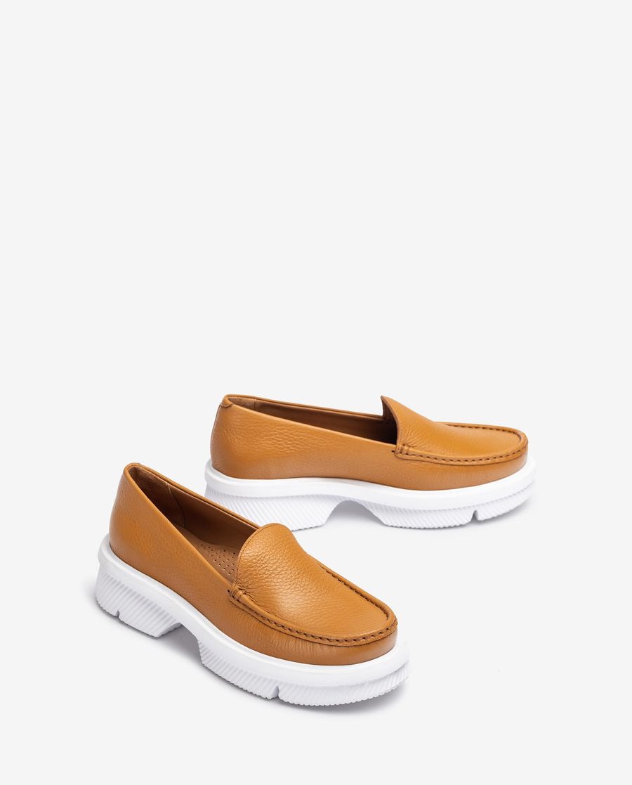 Unisa Mujer Mocasín con suela track - Marrón