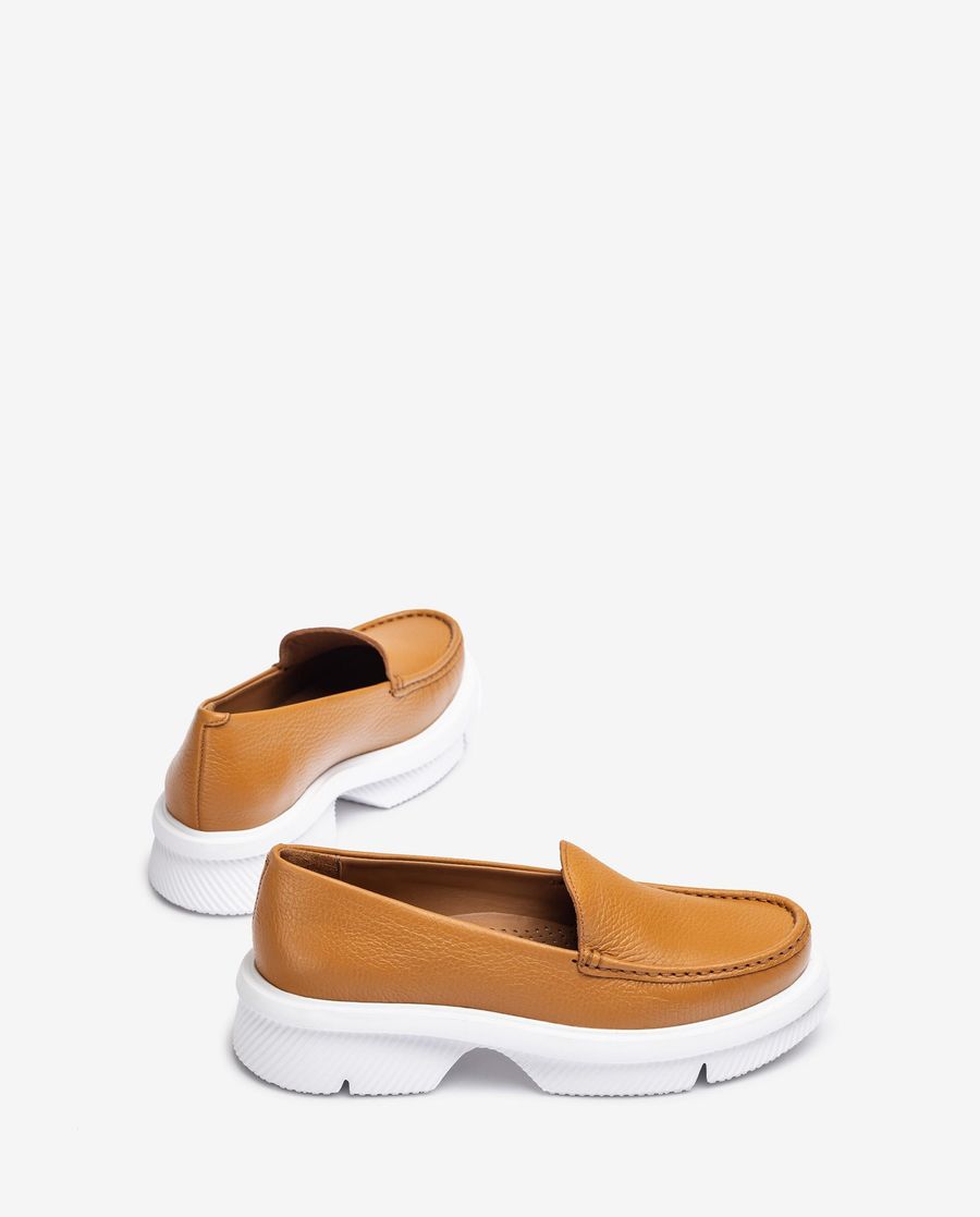 Unisa Mujer Mocasín con suela track - Marrón