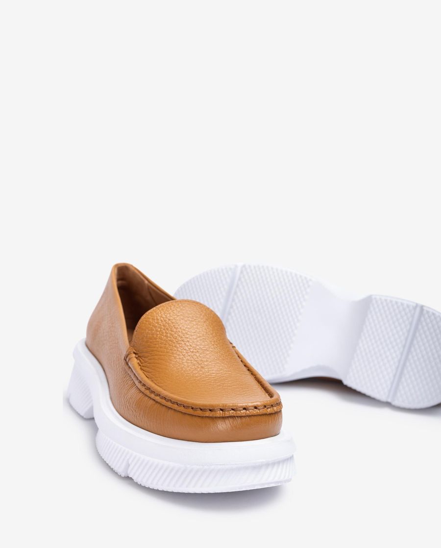 Unisa Mujer Mocasín con suela track - Marrón