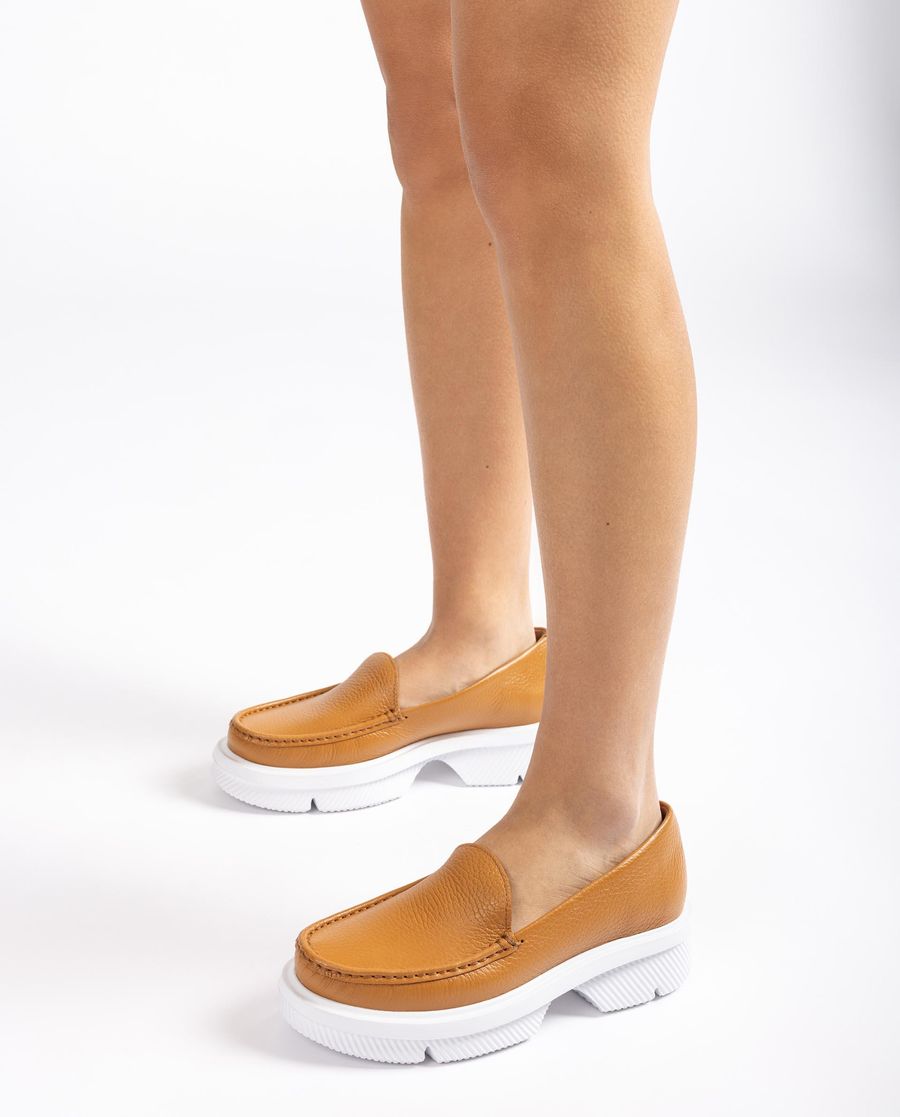 Unisa Mujer Mocasín con suela track - Marrón