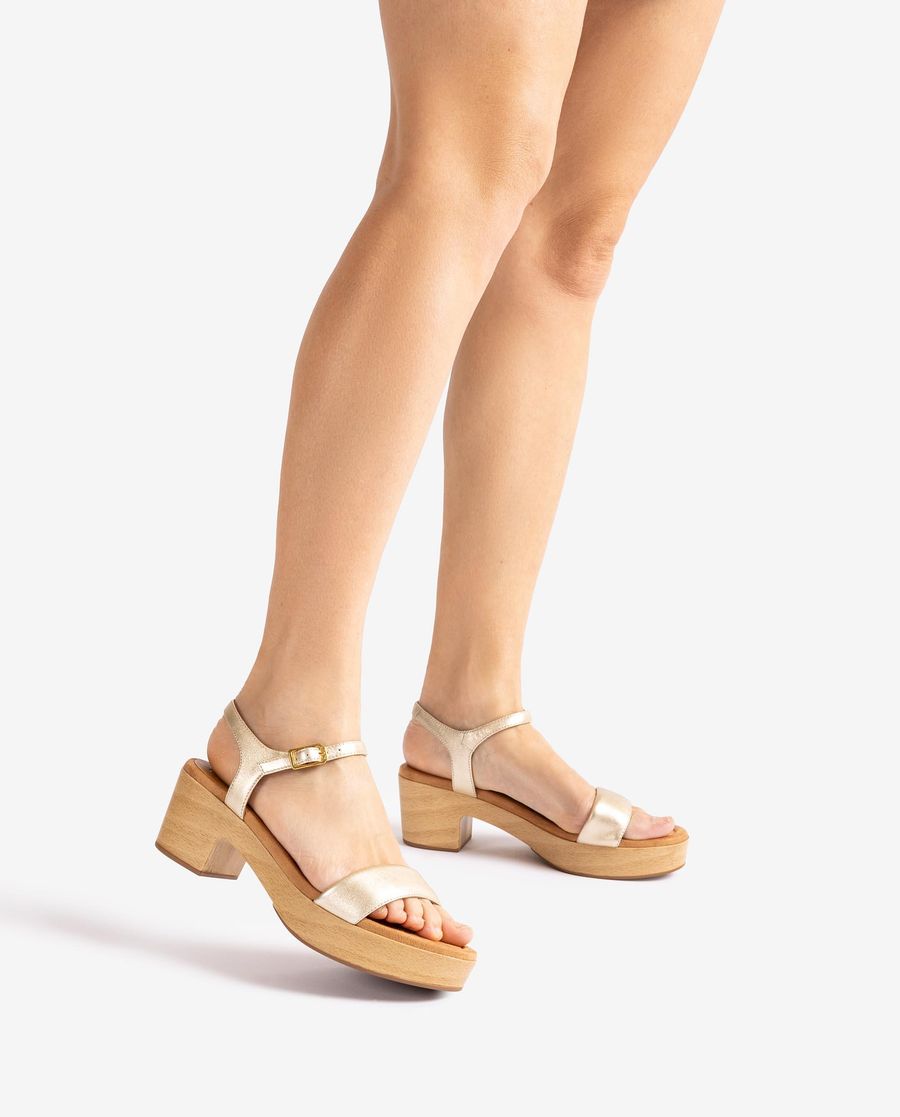Unisa Mujer Sandalia bloque efecto madera - Oro