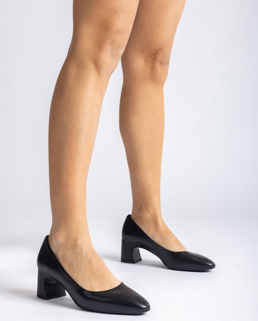 Unisa Mujer Salón de punta cuadrada - Negro