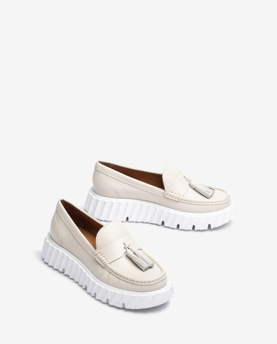 Unisa Mujer Mocasín con suela track y borlas - Blanco