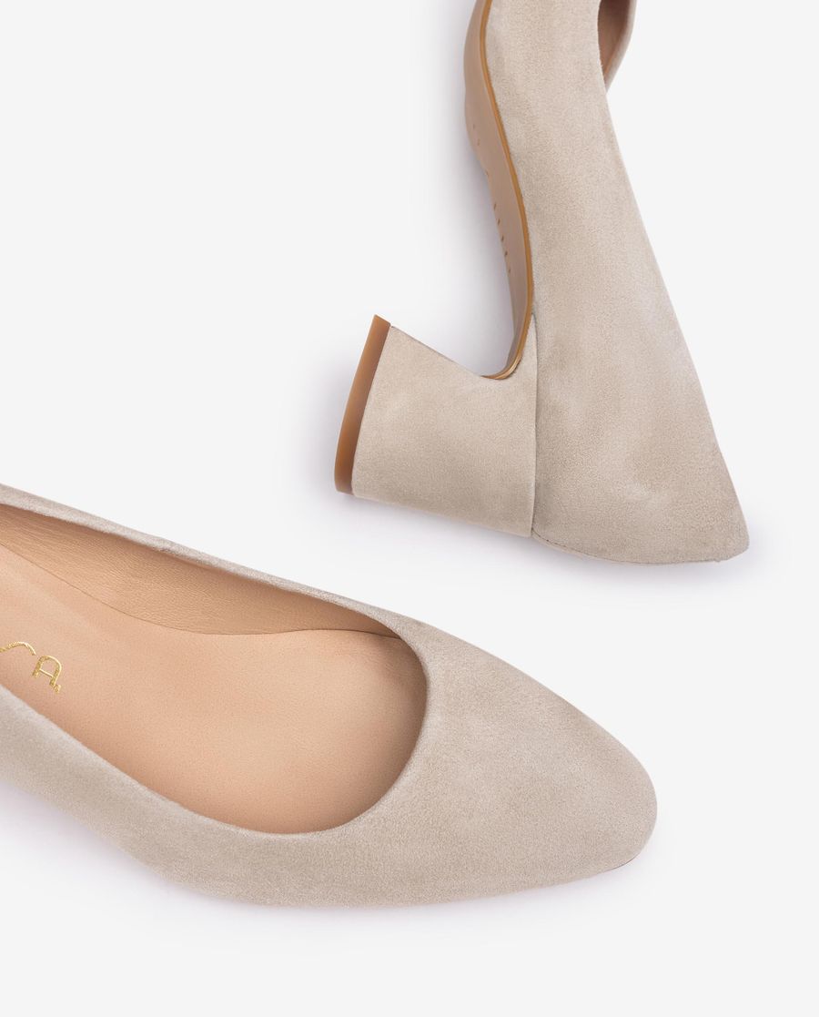 Unisa Mujer Salón de punta cuadrada - Beige