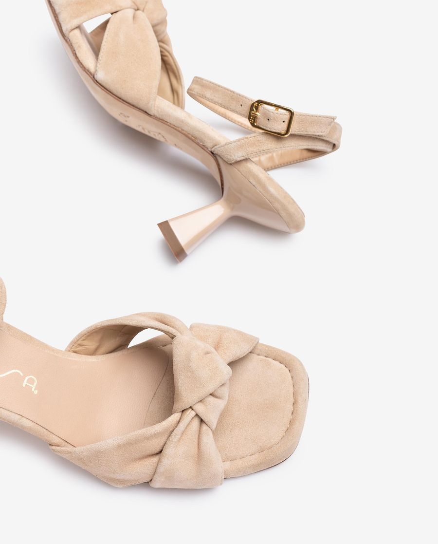 Unisa Mujer Sandalia con tiras anchas y nudo - Beige