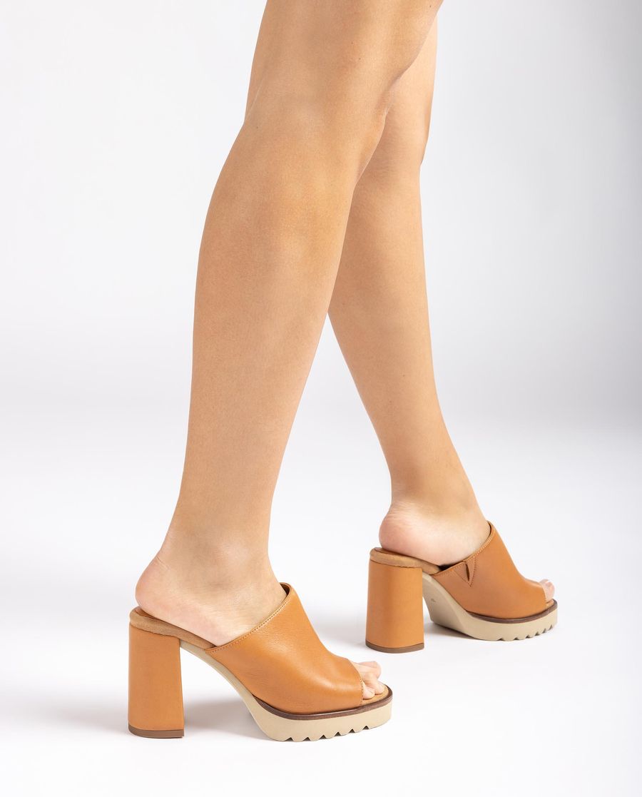 Unisa Mujer Mule SuperLight - Marrón