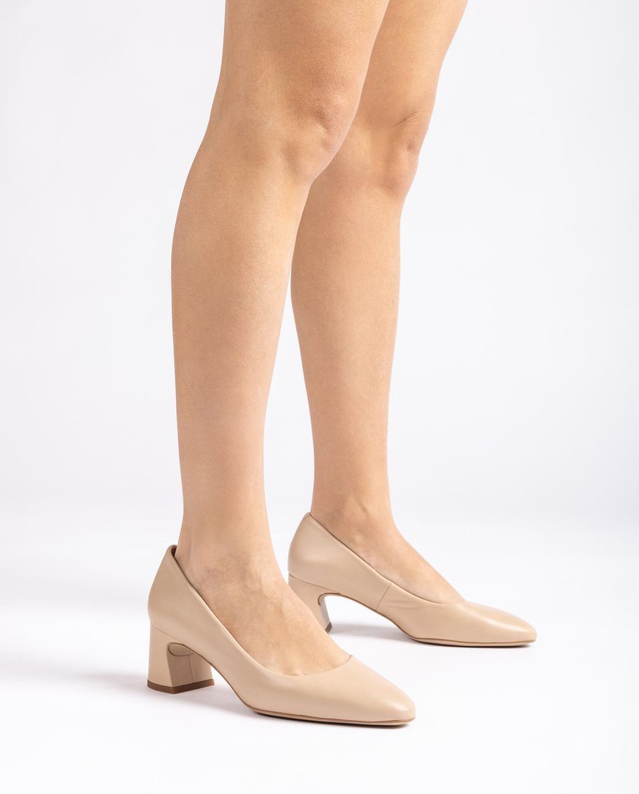 Unisa Mujer Salón de punta cuadrada - Beige
