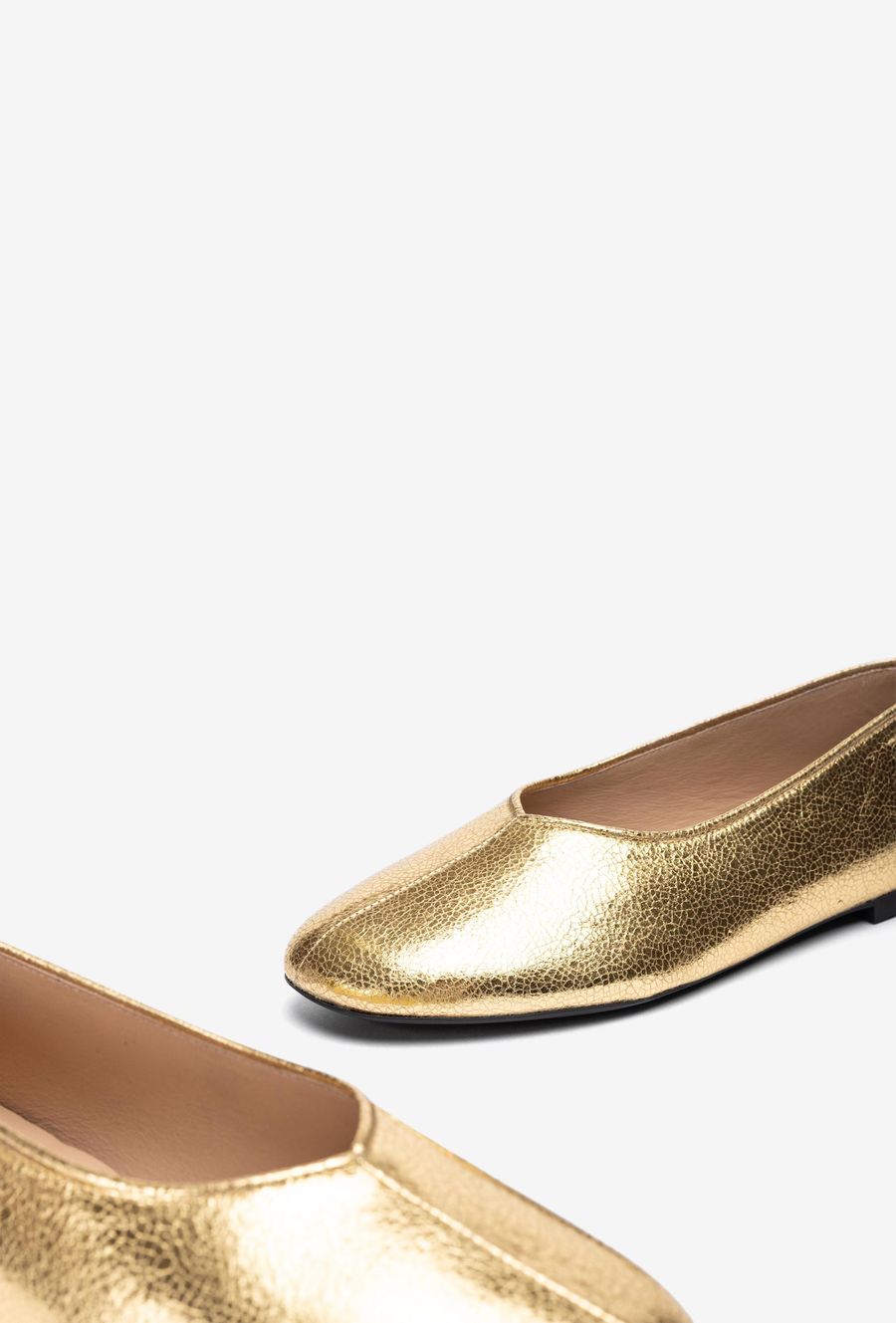 Unisa Mujer Bailarina con detalle de costura - Oro
