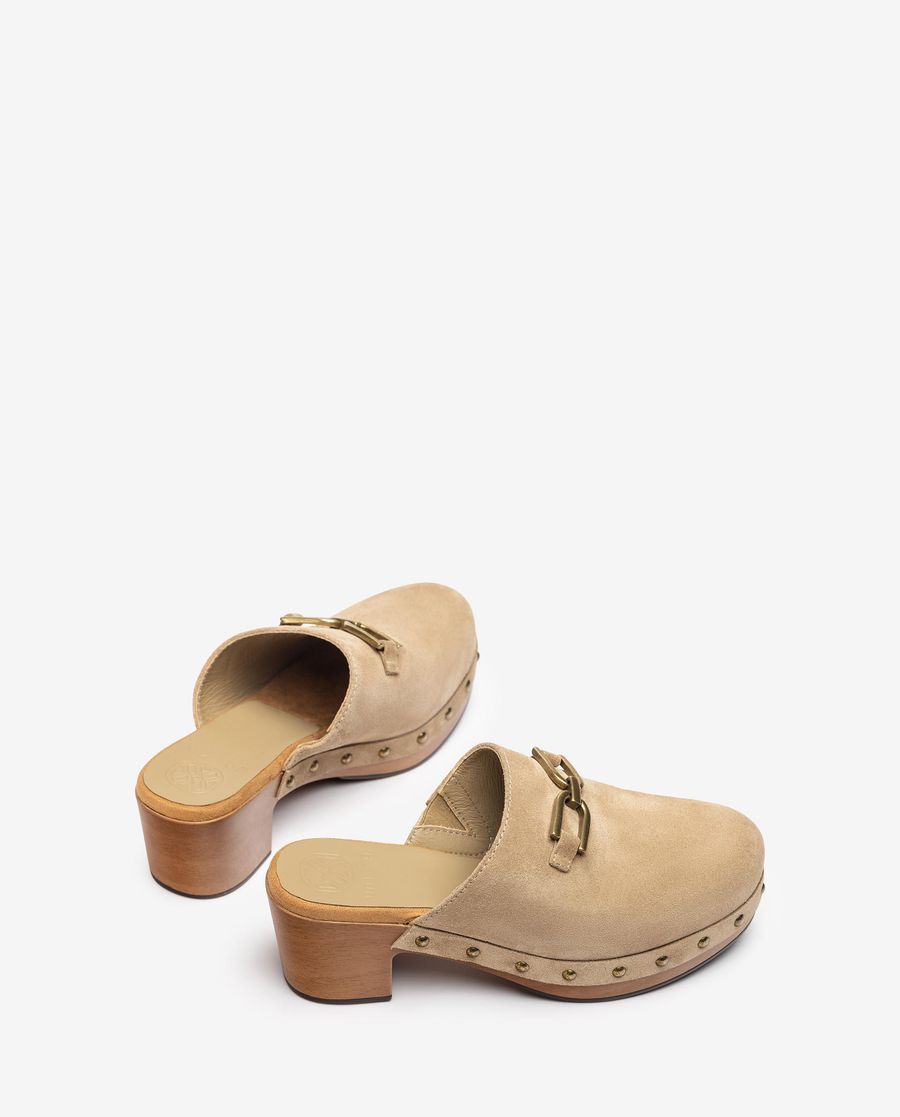 Unisa Mujer Zueco con hebilla y tachuelas - Beige